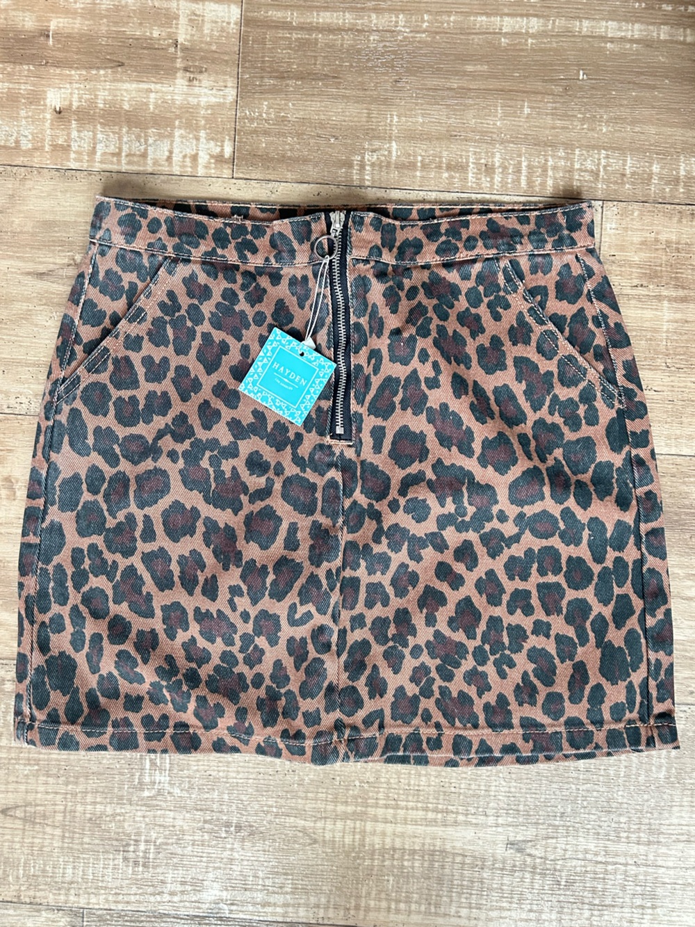 NWT Hayden Boutique Cheetah Print Denim Zipper front skirt - Large